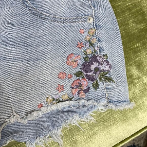 Mossimo High Rise Jean Shorts Size 4 Size 27 Floral Embroidered Cut Offs - Picture 2 of 5